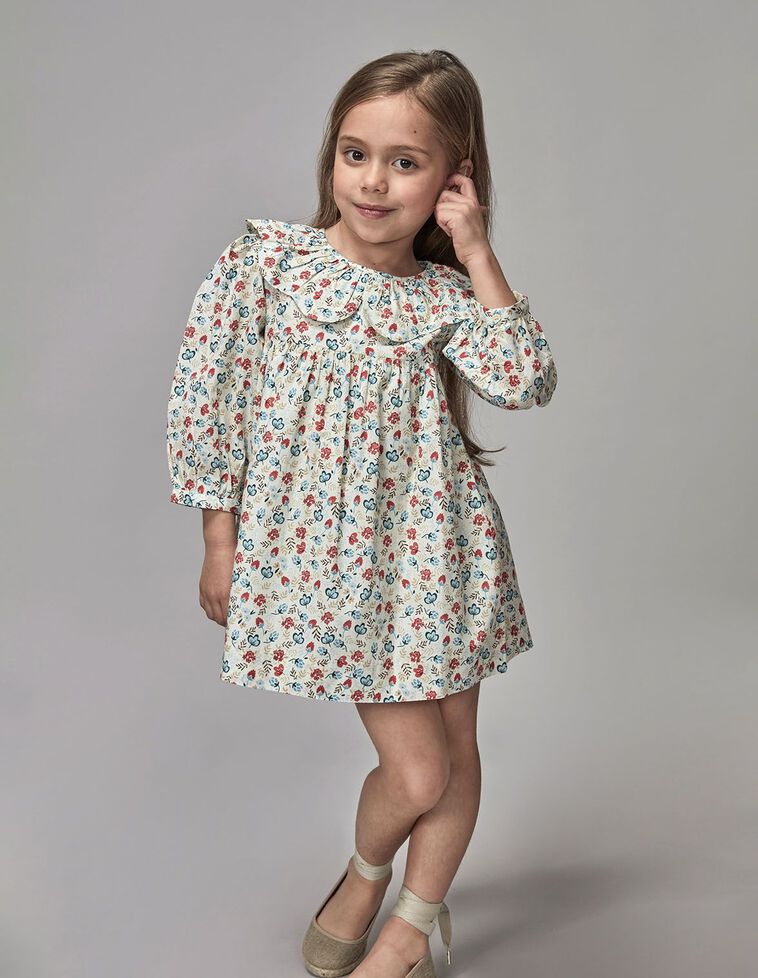 Vestido estampado com flores rosa