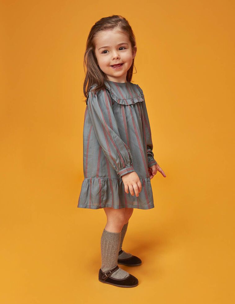 Robe avec volant sur la poitrine et bas imprimé zigzag rouge