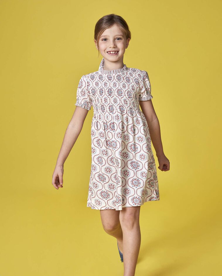 Kleid mit kontrastierenden Stoffen in Wei&szlig;