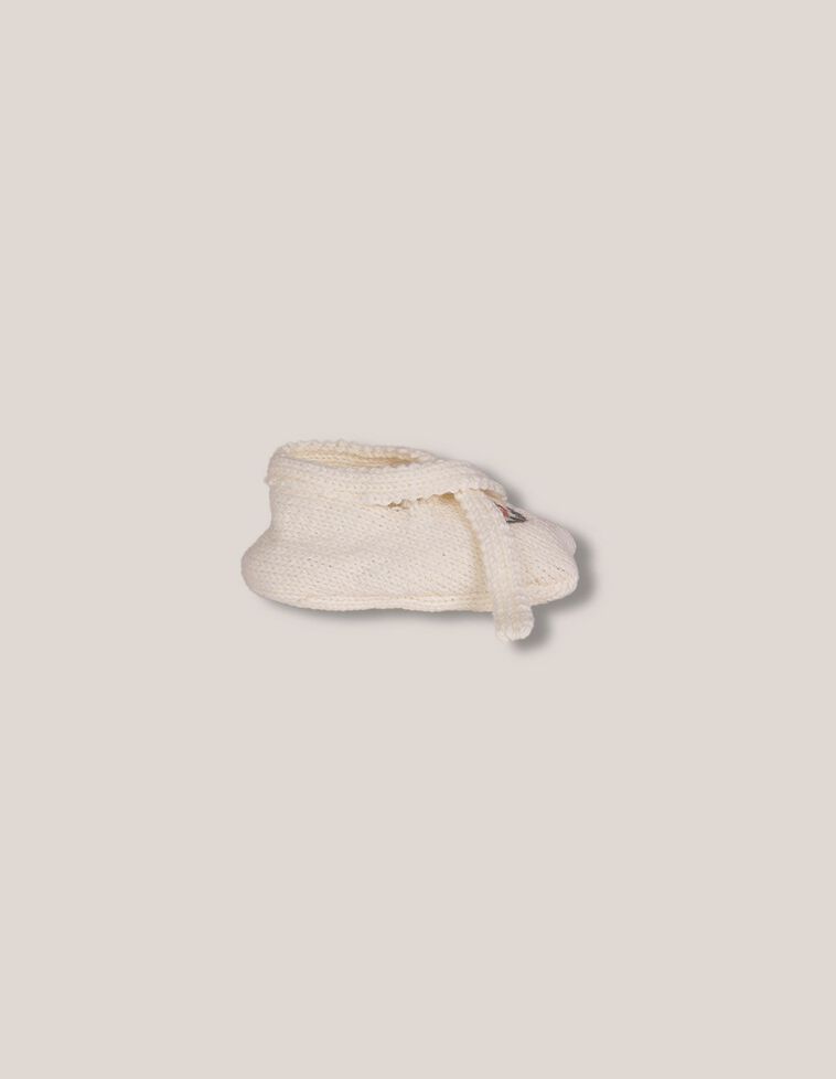 Botinhas de lã com bordados cru