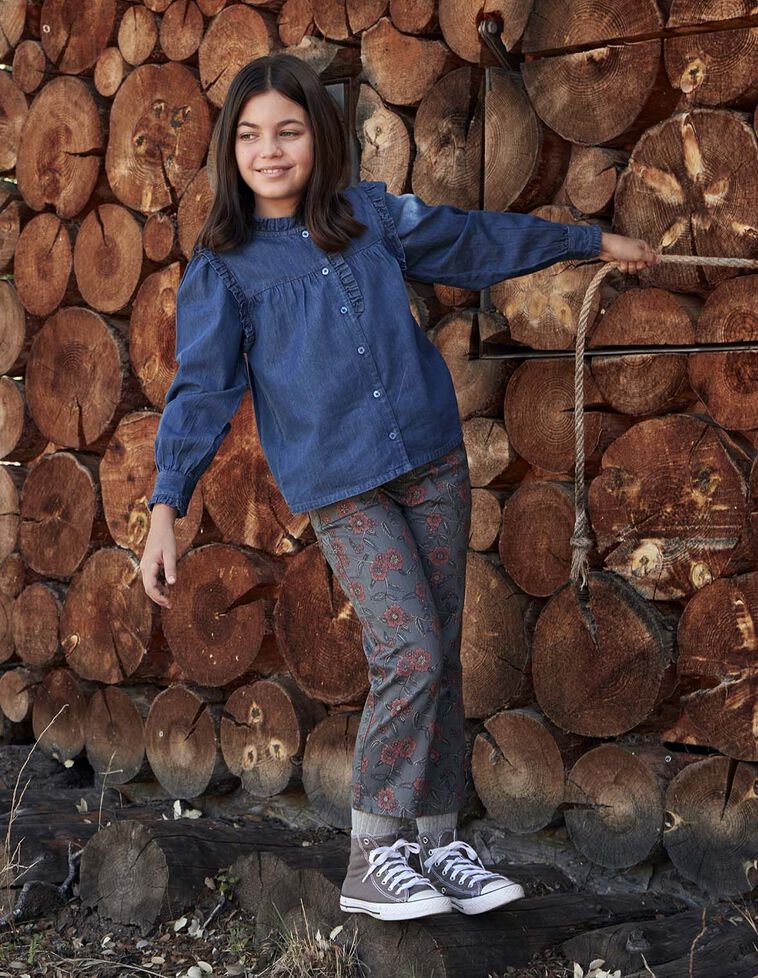 Camicetta in denim con volant azzurro chiaro