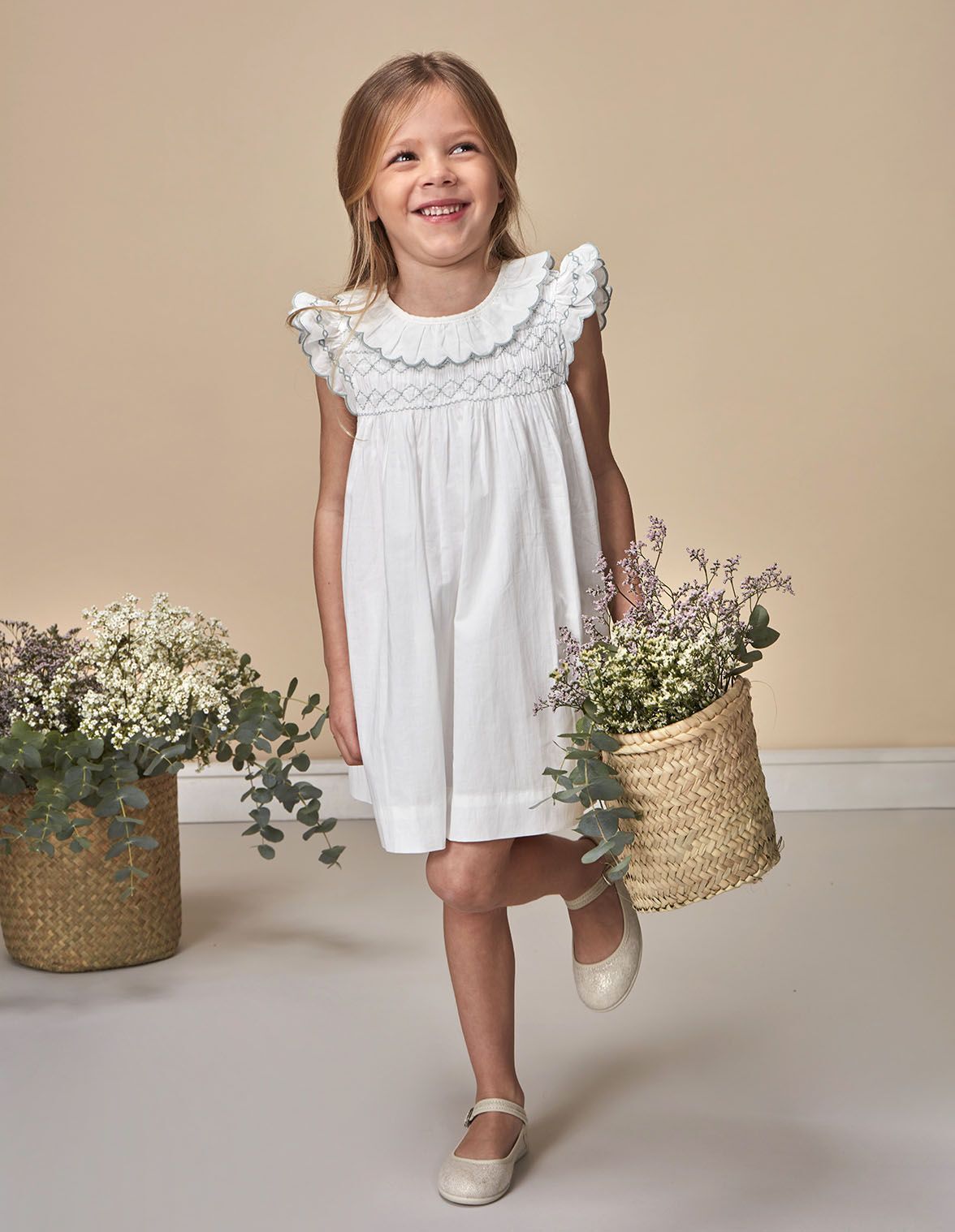 Robe smock avec broderies blanches pour fille Gocco