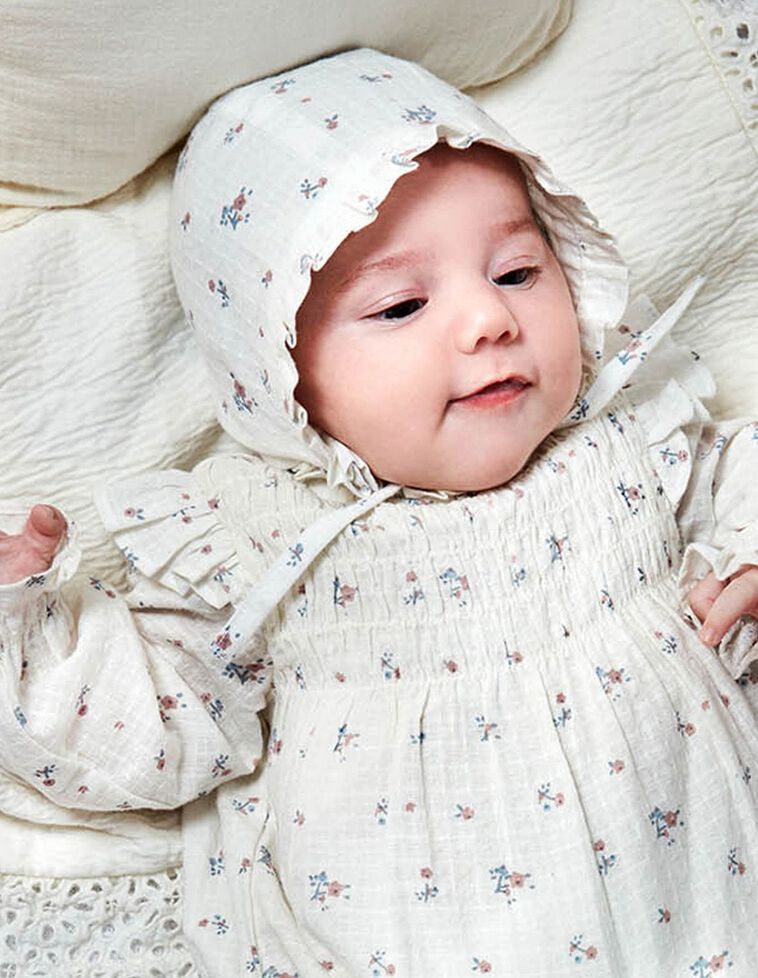 Bonnet blanc type capuche imprimé
