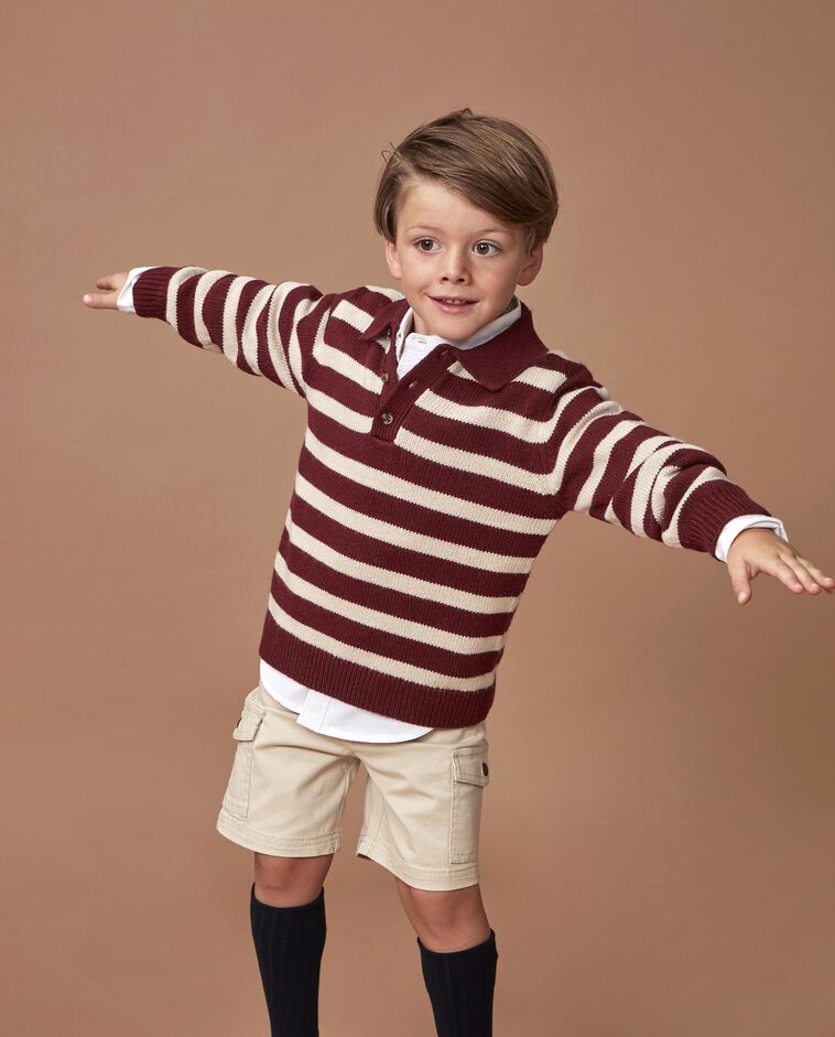 Camisola vermelha tipo polo &agrave;s riscas menino