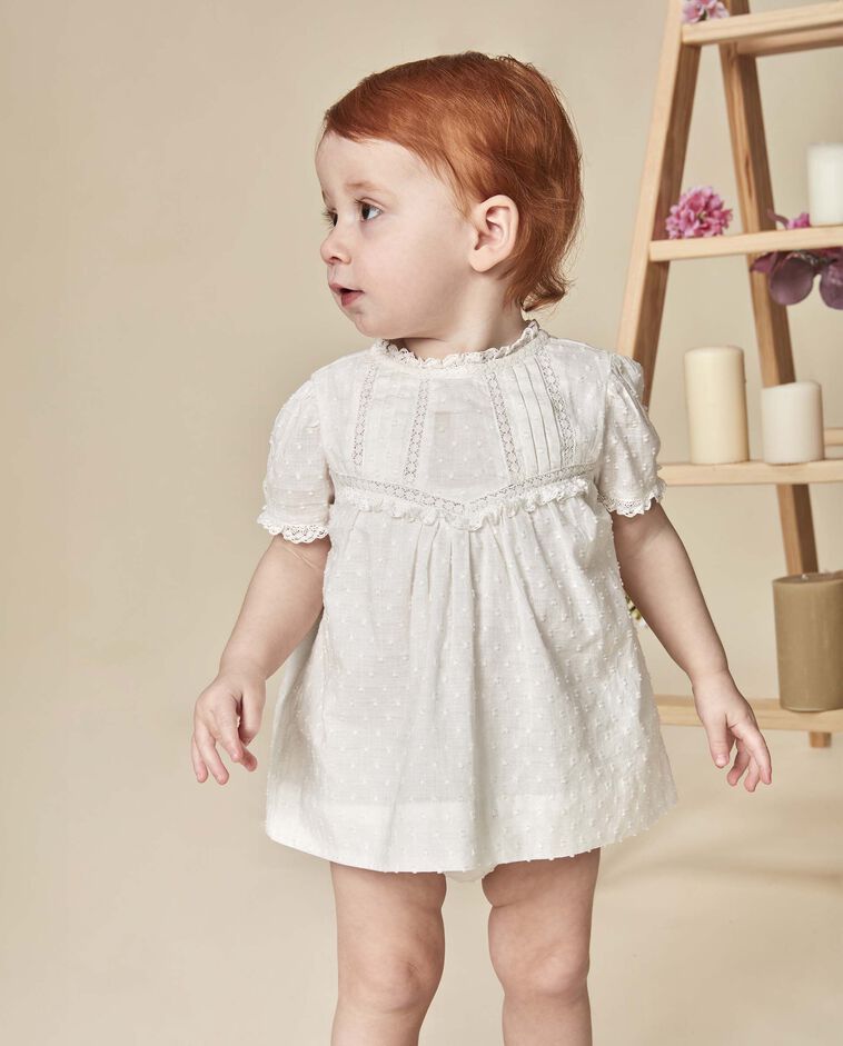 Vestido com fitas bordadas branco/a