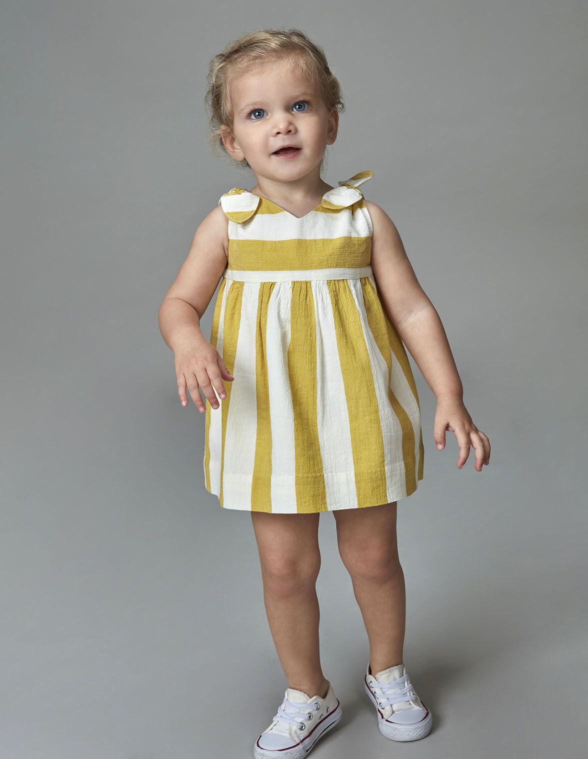 Robe jaune a rayures avec bretelles pour bebe fille Gocco