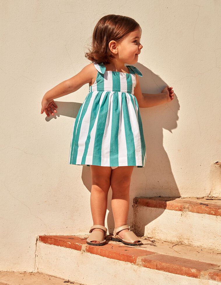 Vestido com padrão de riscas largas nas cores verde e branca