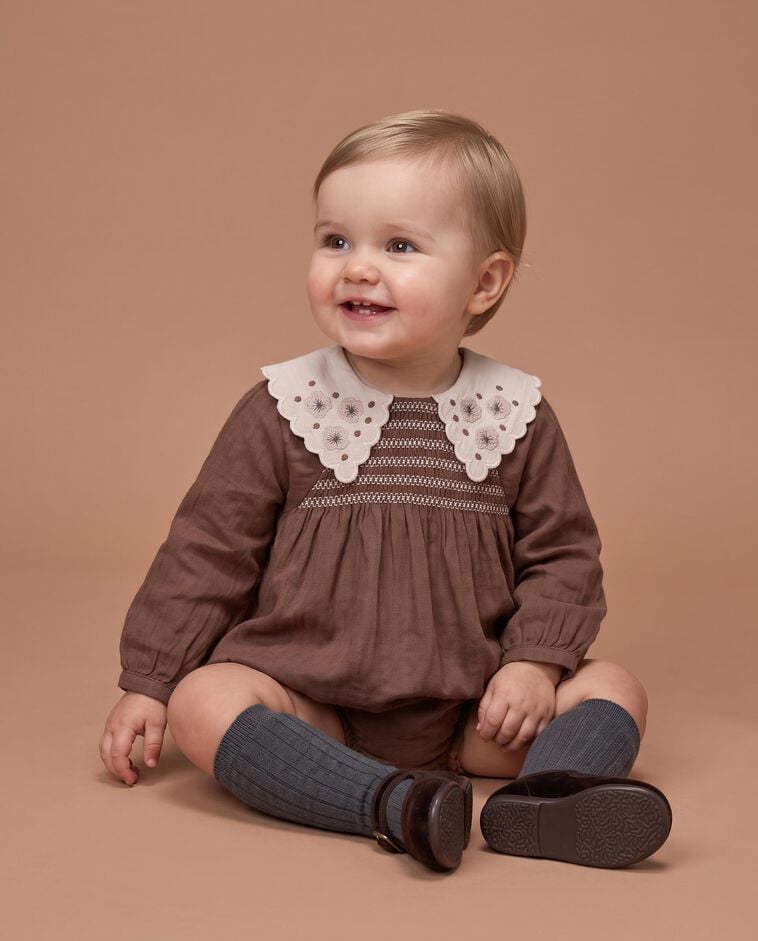 Robe marron avec smocks b&eacute;b&eacute;