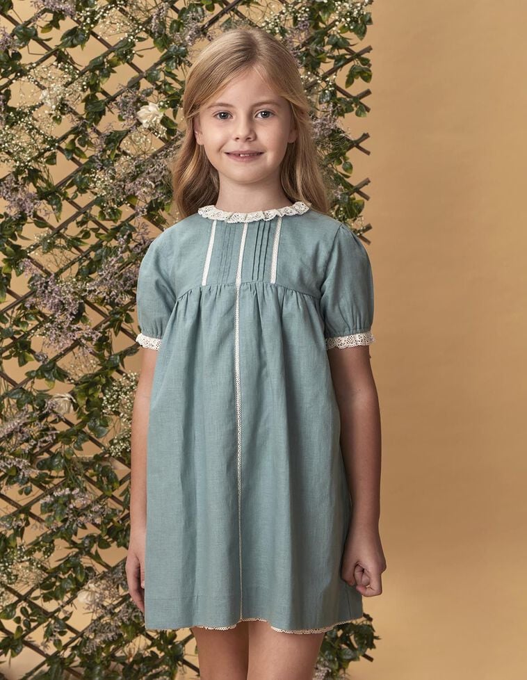 Leinenkleid mit Streifenstickerei in Grün
