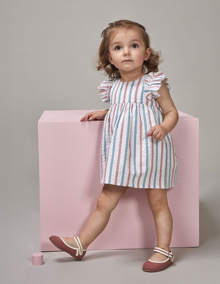 Robe rayée à volants sur manches bleu clair