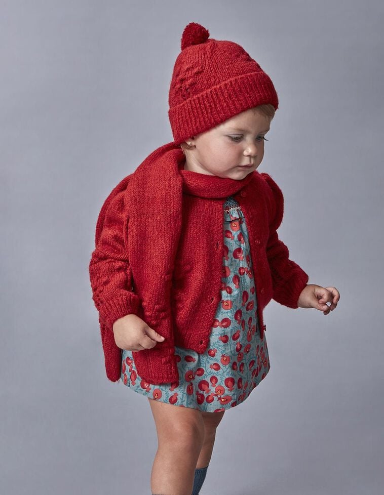 Gorro vermelho com aberturas