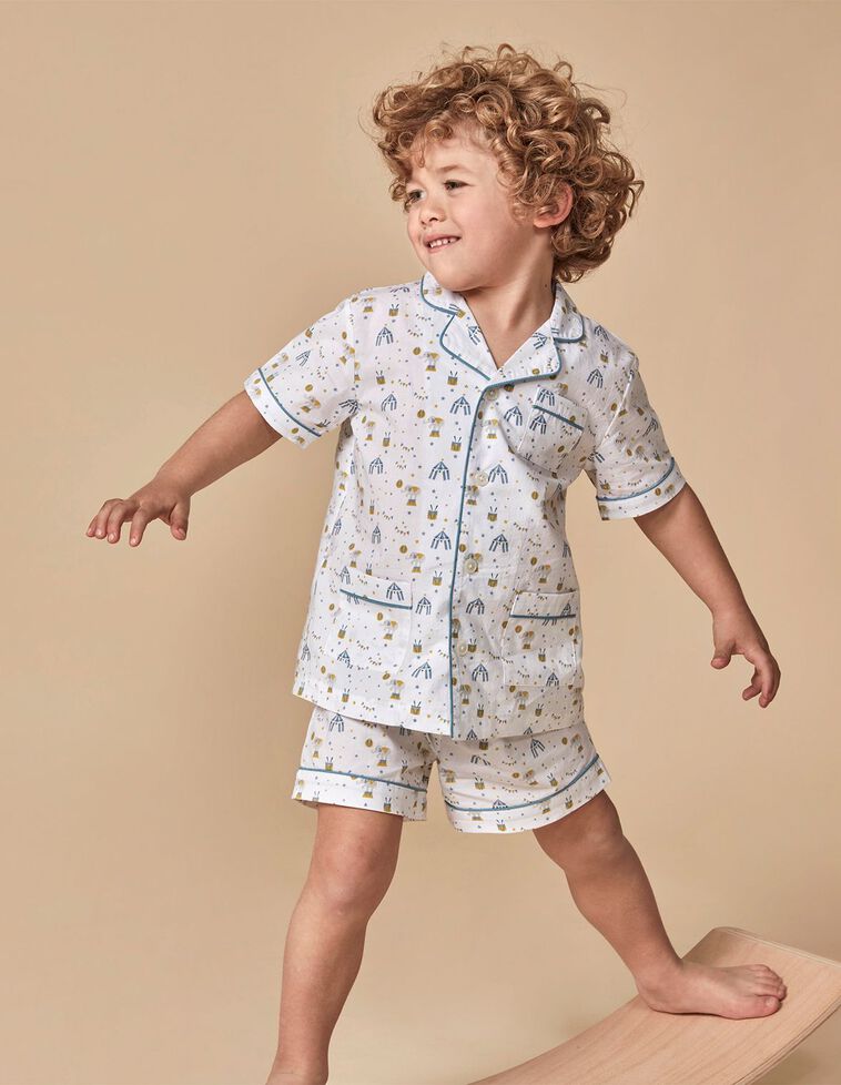 Pijama curto com estampado de circo 