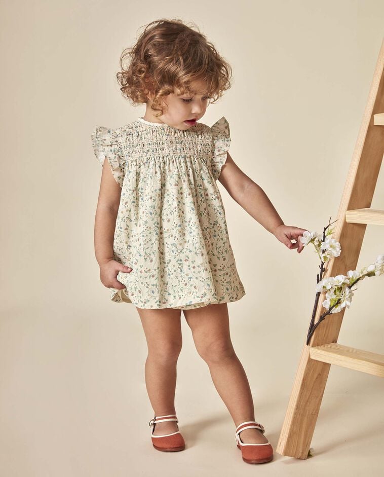 Robe &agrave; fleurs avec smocks coloris pierre