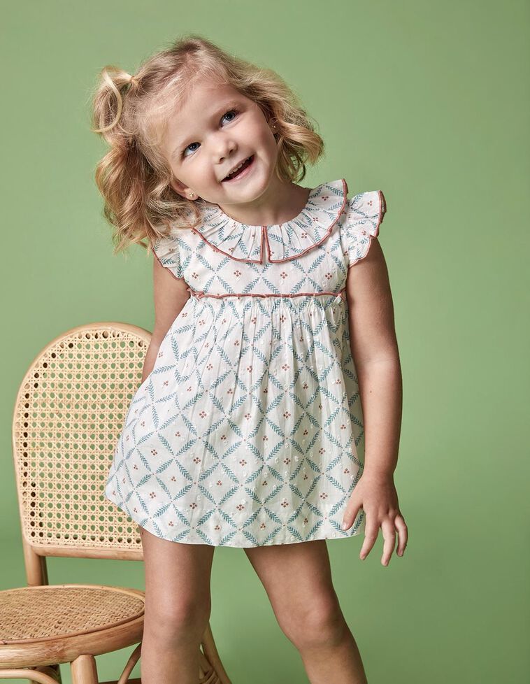 Robe blanche à imprimé brindille