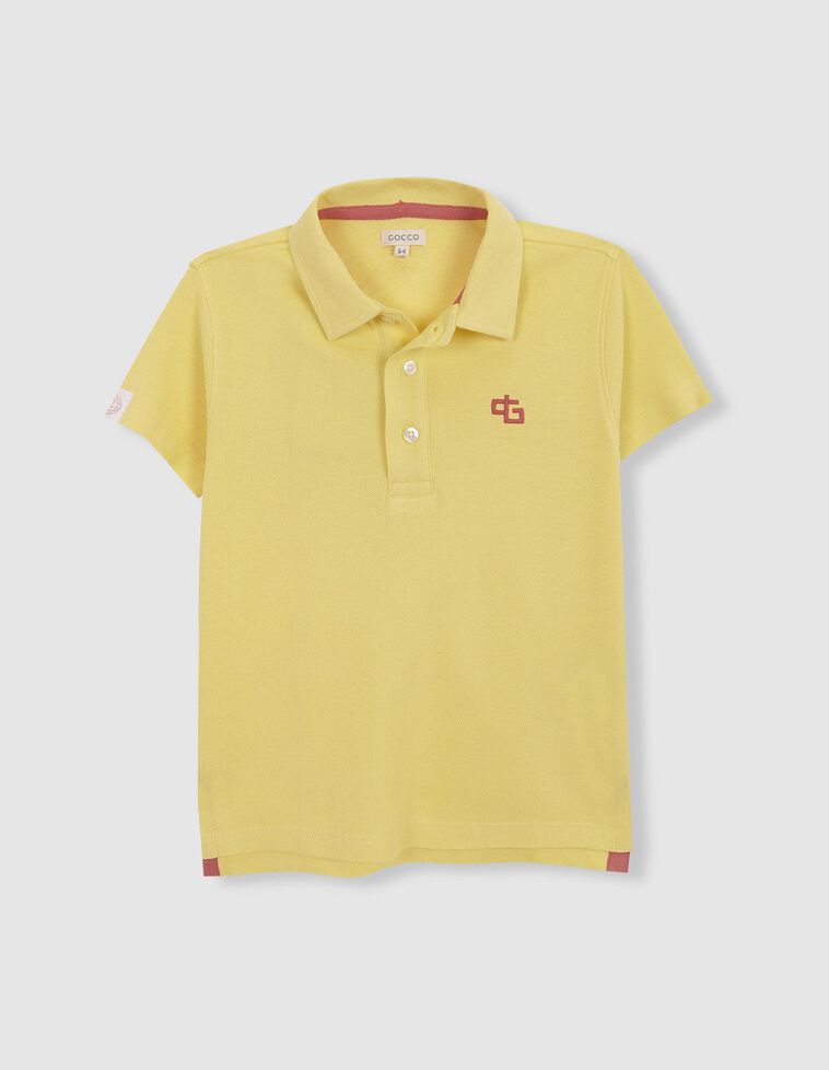 Polo jaune détails contrastés