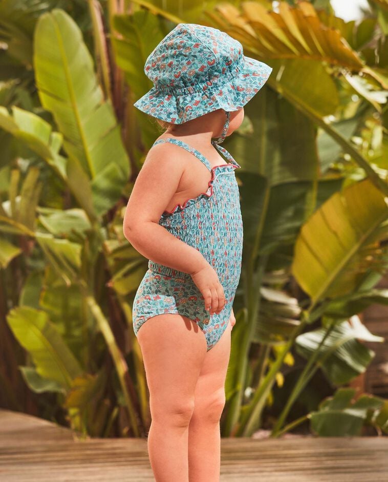 Chapeau avec ruban &agrave; petites fleurs bleu clair