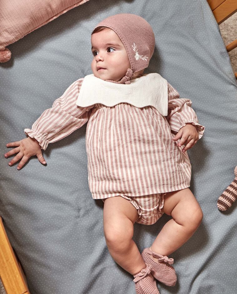 Vestido rosa &agrave;s riscas rec&eacute;m nascido