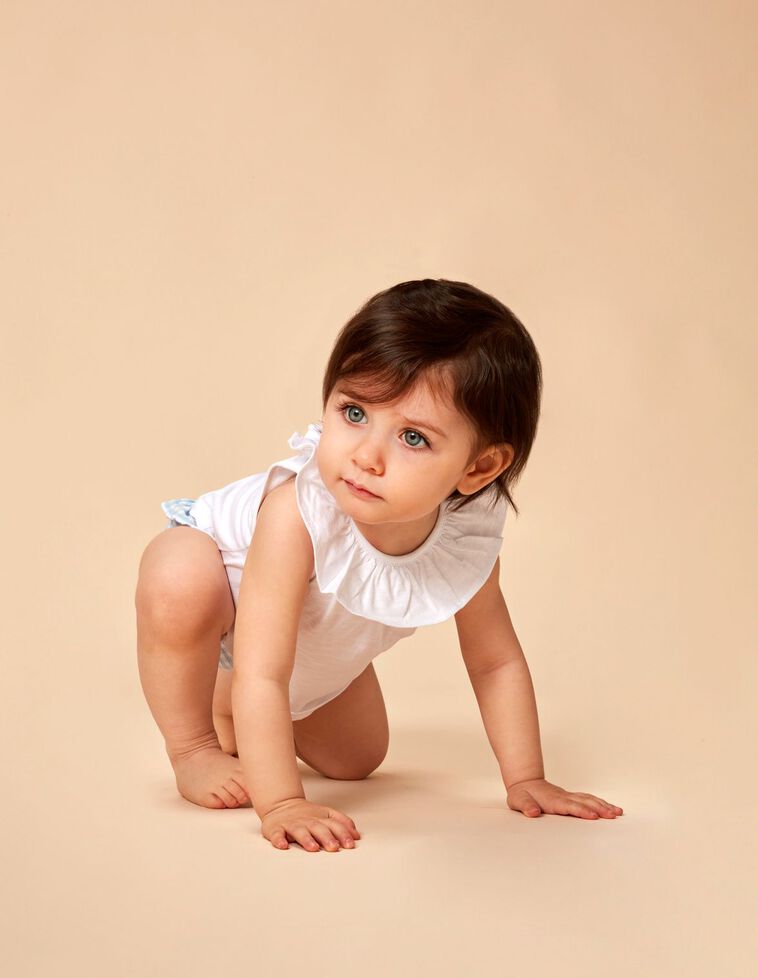 Camisola com babado na gola na cor branco