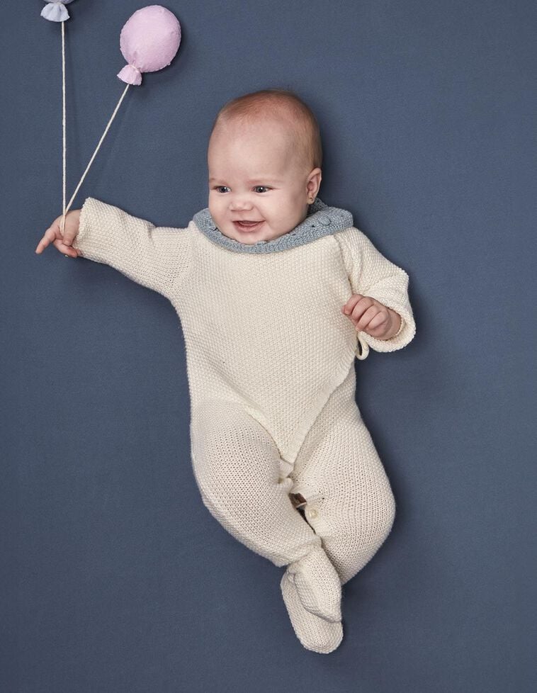 Reisstrick-Strampler mit Wolle, in Weiß