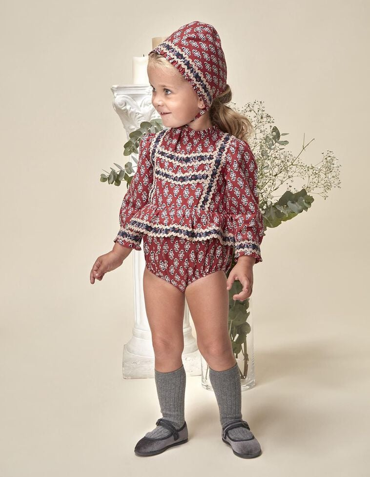 Barboteuse à maxi volant à la taille grenat