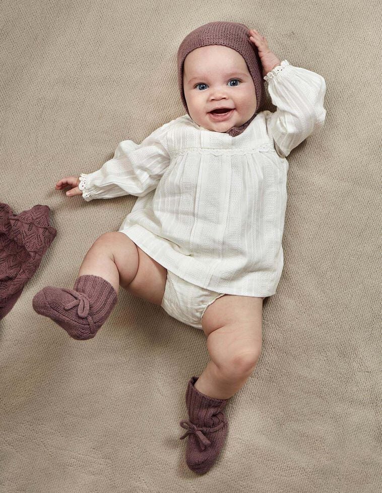 Robe à manches longues avec lacets et ruban brodé blanc