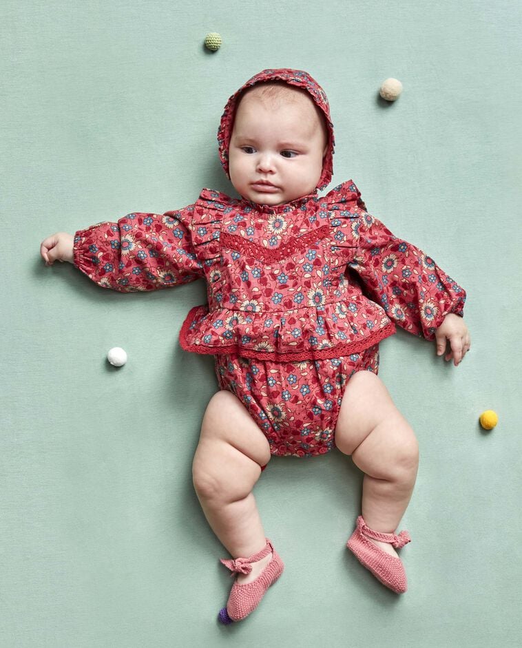 Completo a fiori corallo