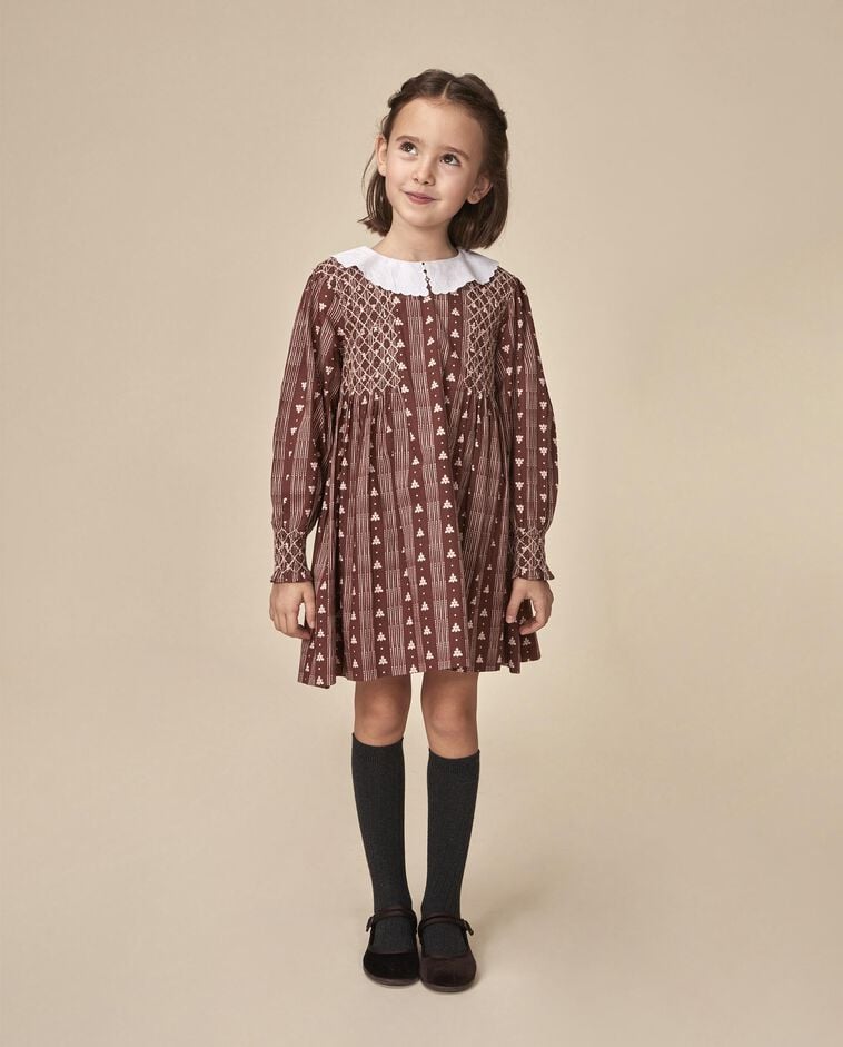 Robe marron avec smocks et col ondul&eacute; fille