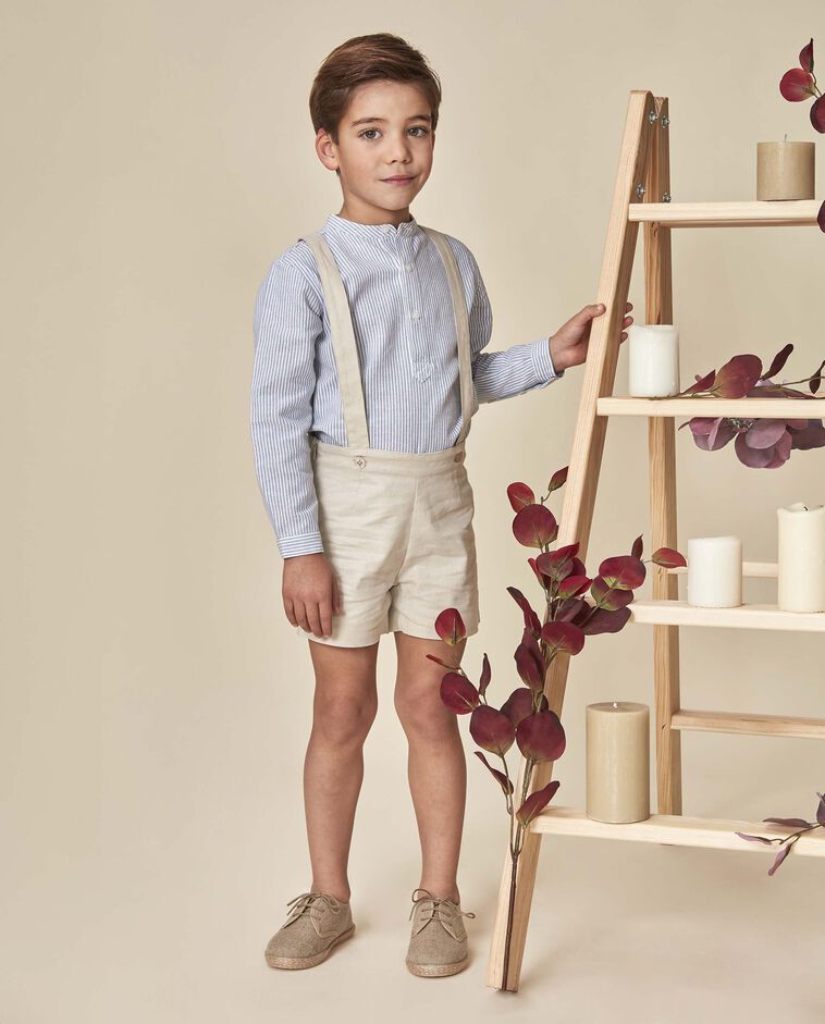 Pantaloni corti in lino con bretelle pietra