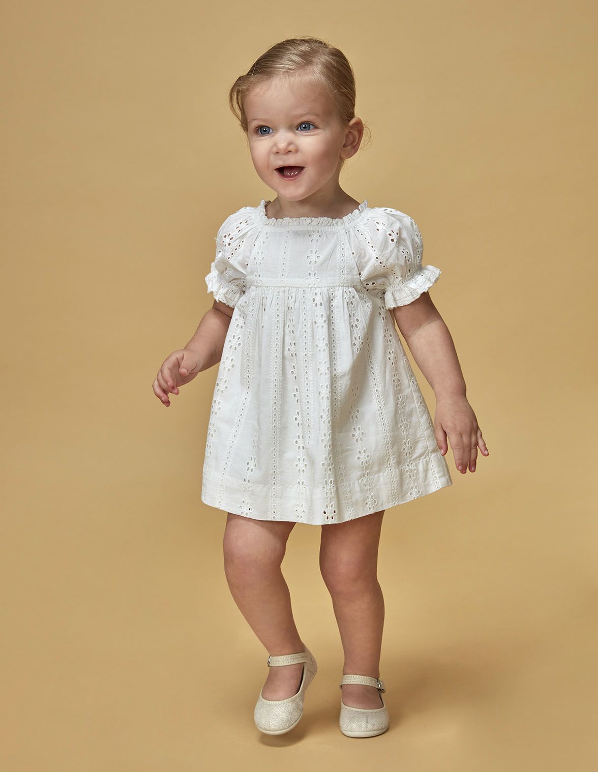 Robe blanche ajouree pour bebe fille Gocco