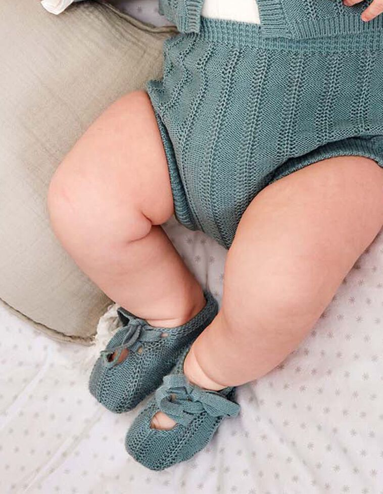 Babiestiefelchen mit Linksstrick in Grün
