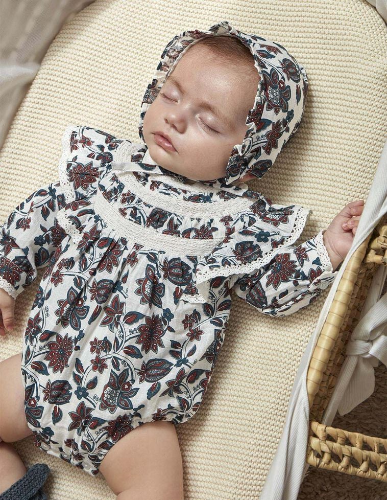 Ensemble salopette assorti avec capuche blanc