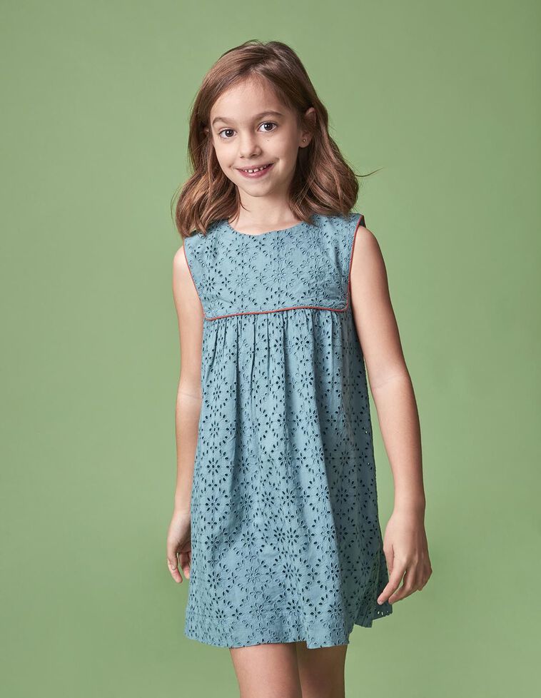 Robe ajourée contrastée bleu clair