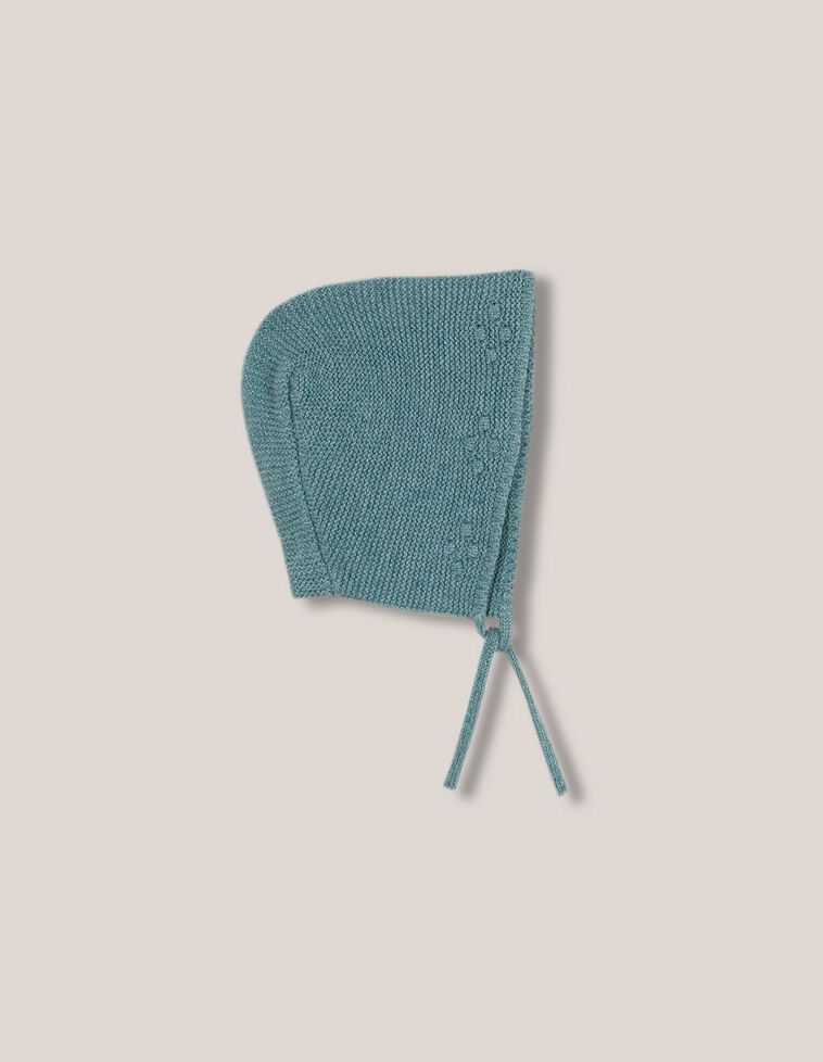 Bonnet type capuche bleu clair avec ornement