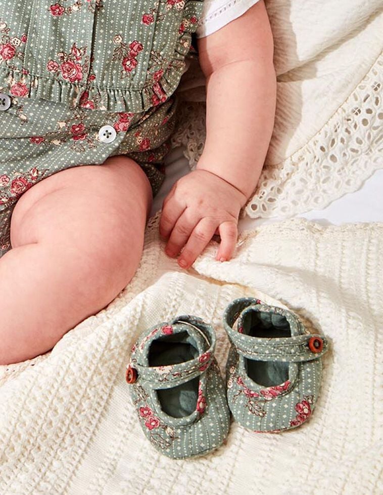 Babiestiefelchen mit Steppmuster in Grün