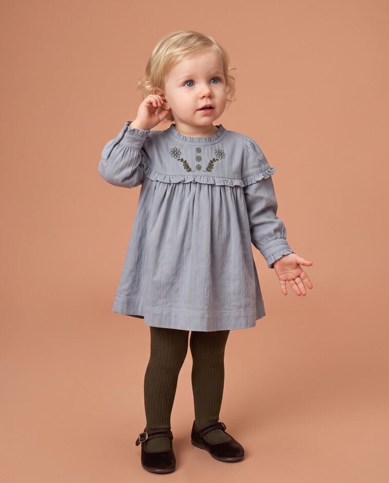 Vestido azul com bordados beb&eacute;