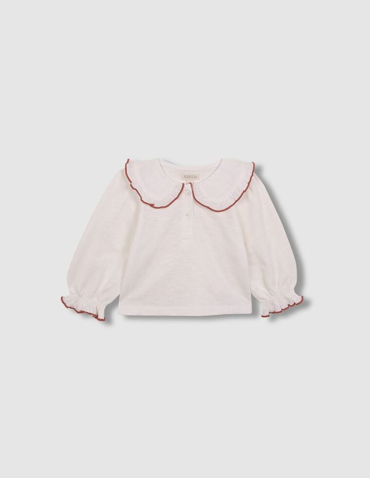 T-shirt com gola branca