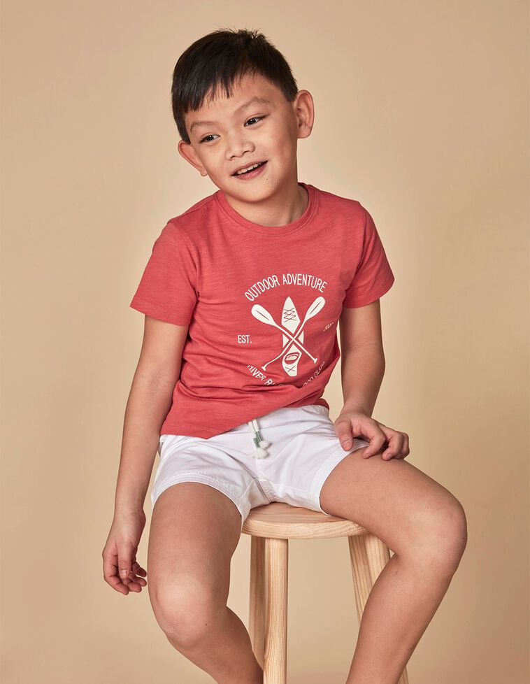 T-shirt com remo  morango