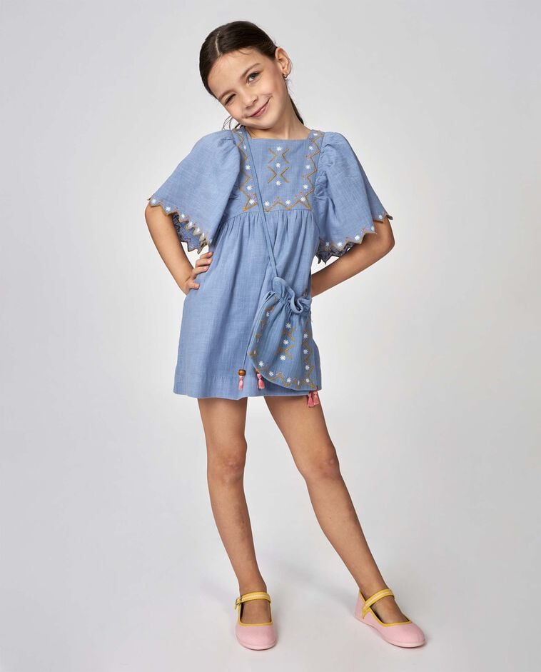 Vestido com bordados azul claro