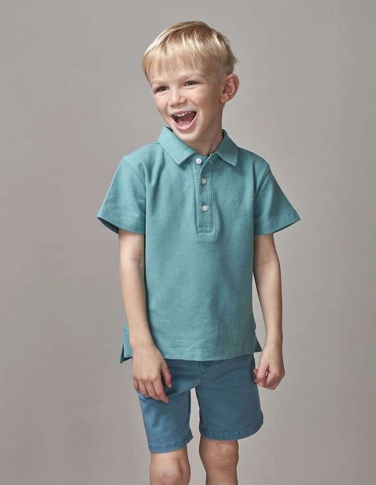 Polo bleu clair détails contrastés