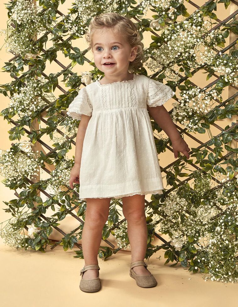 Robe à cordons et bretelles brodées blanches