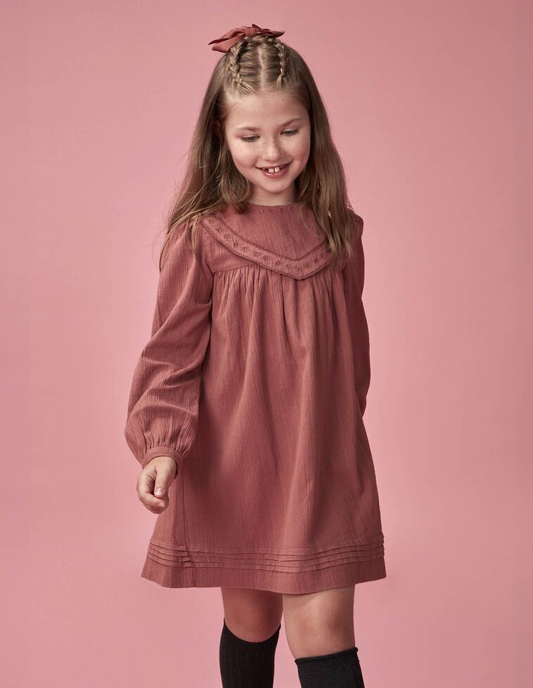 Kleid mit Latzkragen und Rüschen am Saum, in Rot Kleid mit Latzkragen und Rüschen am Saum, in Rot