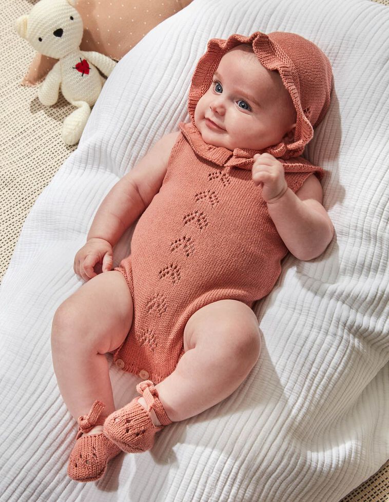 Grenouillère rose en maille ajourée
