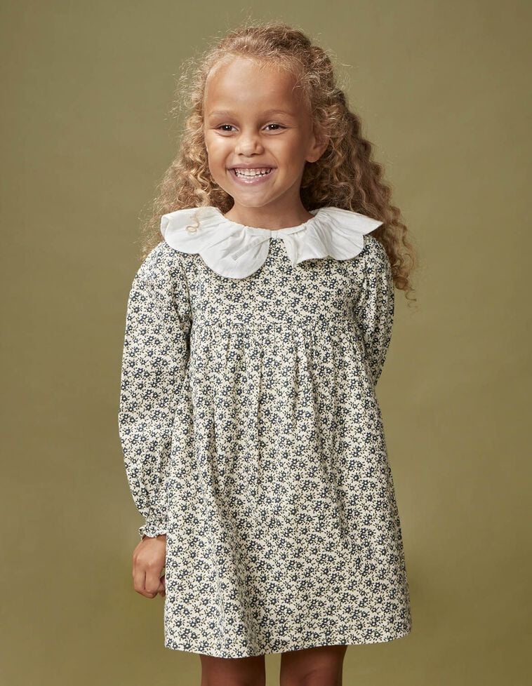 Kleid mit kleinen Blumen, in Weiß