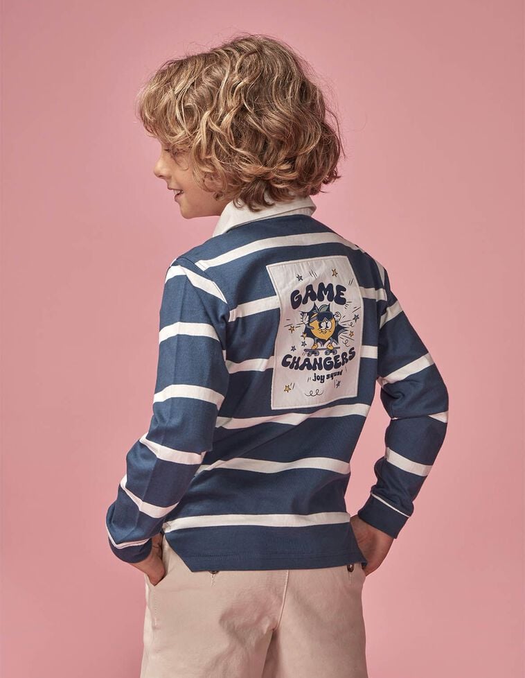 Polo a righe con patch grafico blu