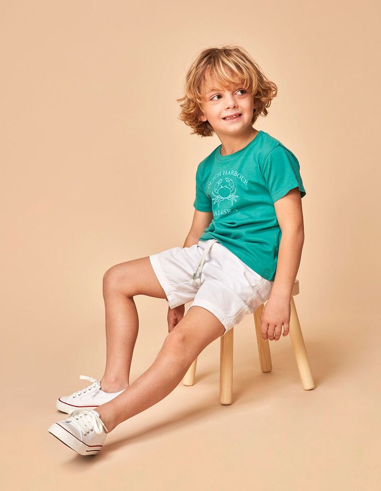 T-shirt verde estampada com caranguejo  branca