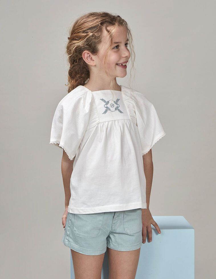 T-shirt avec broderie blanche