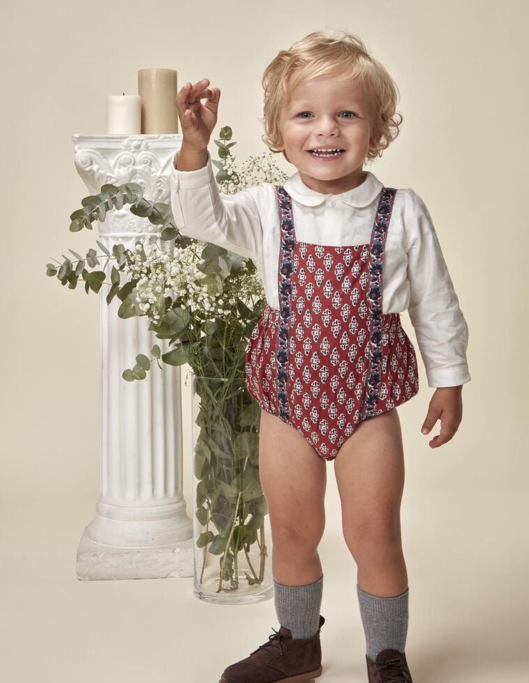 Salopette à bretelles imprimée fleurs grenat