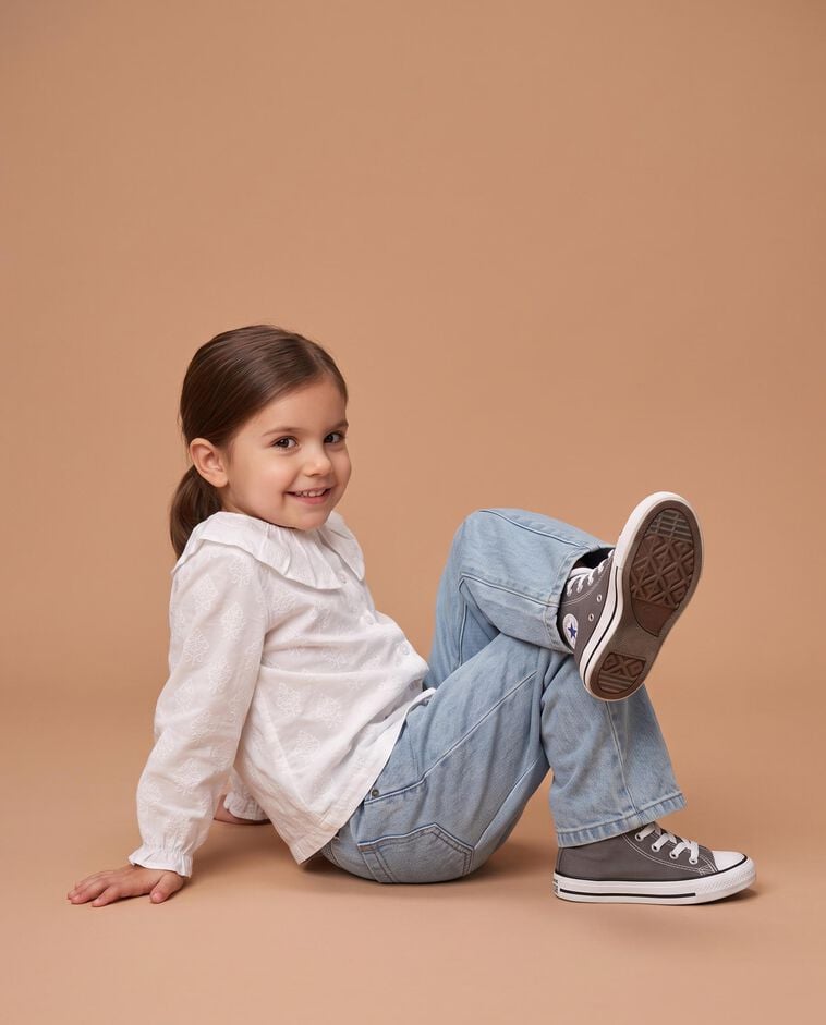 Blusa branca com bordados menina