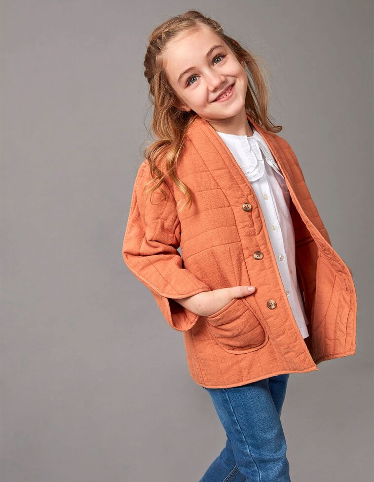 Cappotto con cuciture color mattone