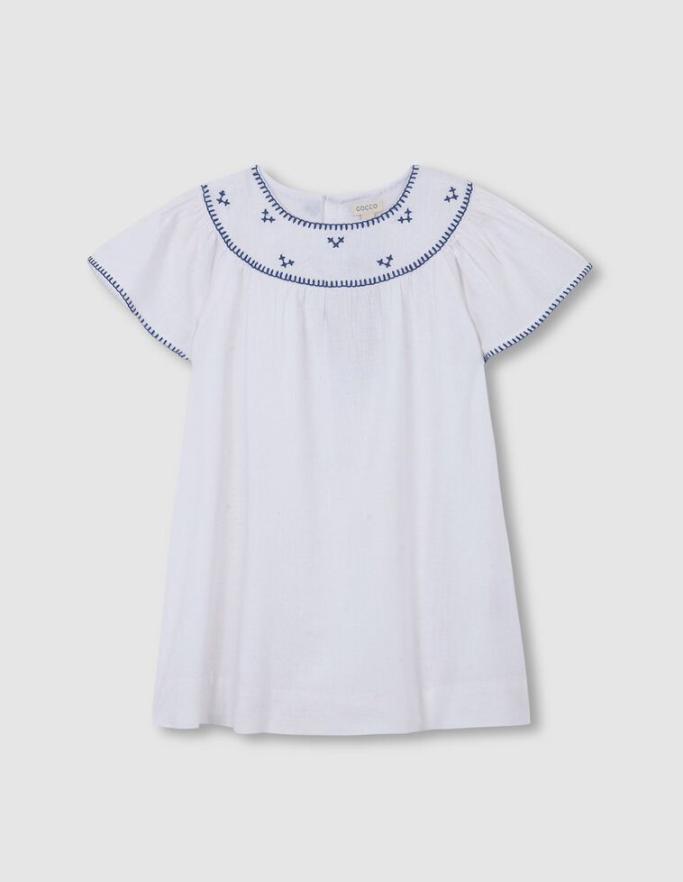 Vestido branco com bordados  azul